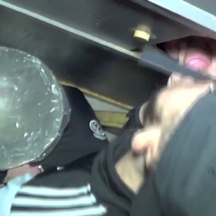 Fétiche extrême dans la soumission des baskets par 2 scally lads