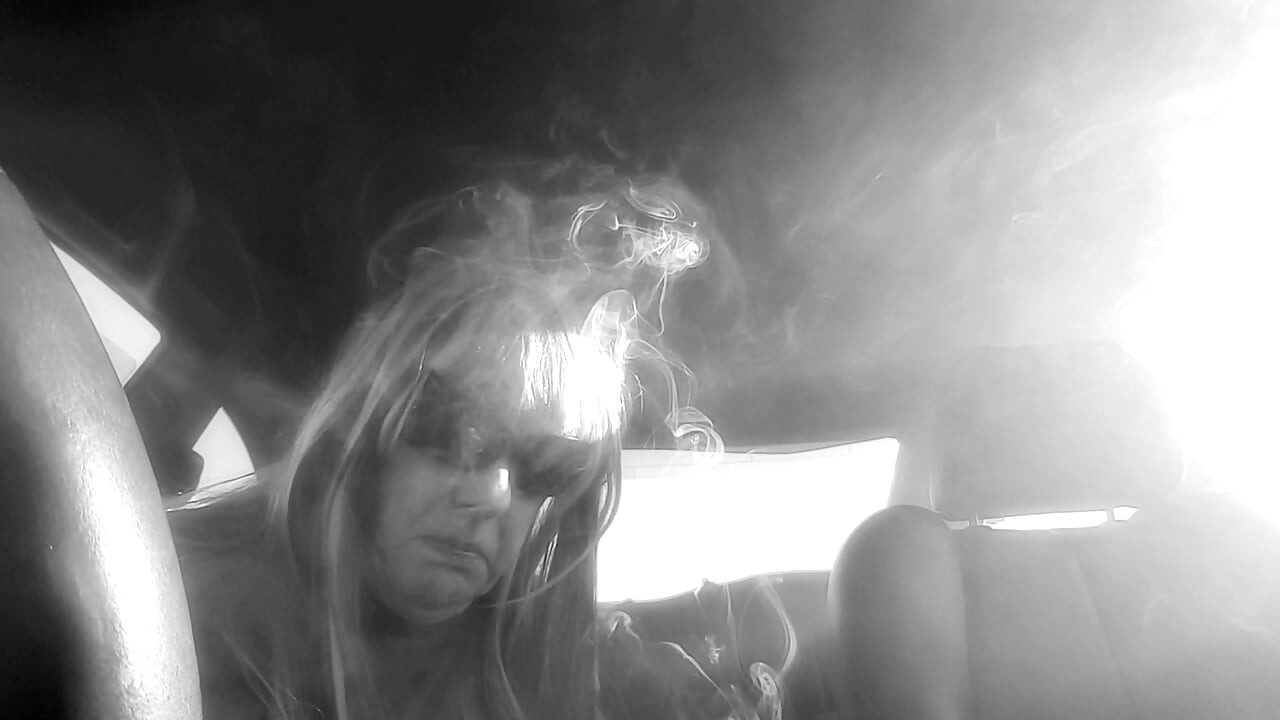 I SUK A BIG DONG WHILE I SMOKE WITH A CIGARETTE HOLDER IN MY CAR