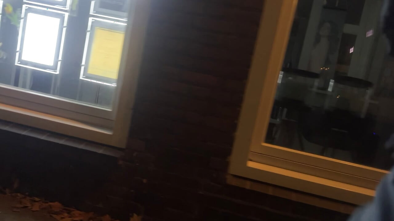 在公共场合把鸡巴露出来走路