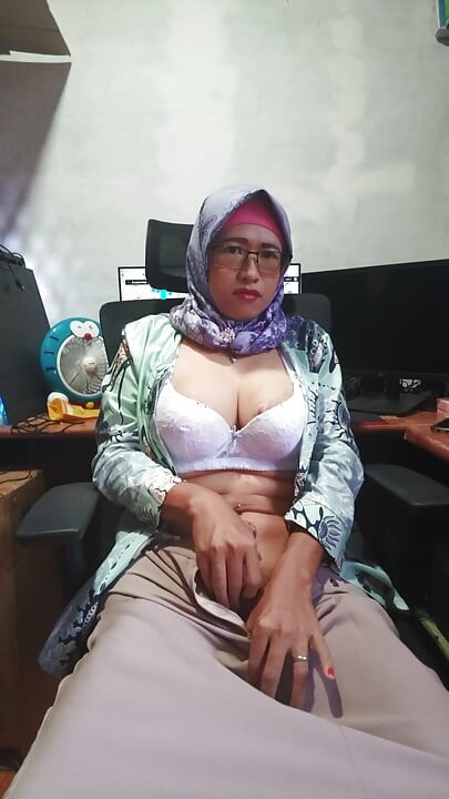 Tuyệt đẹp vú to hijab shemale thủ dâm