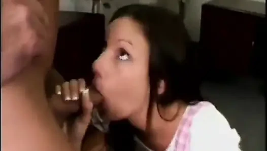 Jessica Rizzo präsentiert zwei szenen mit schlampen, die es lieben, schwanz zu lutschen 07