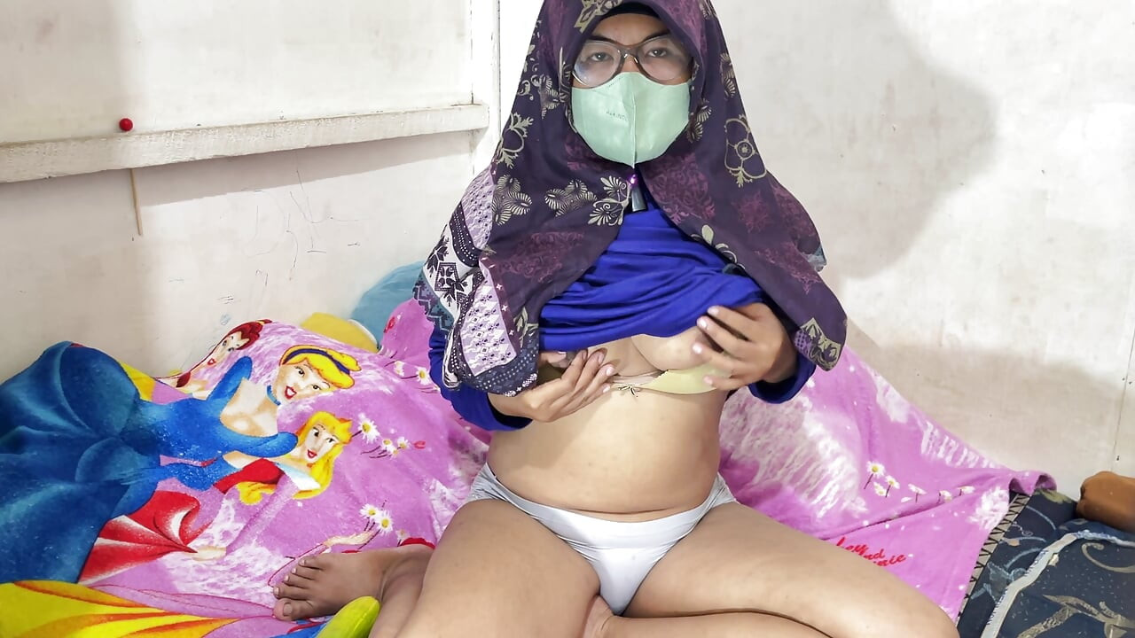Aunty Riani Sange has no co-stars in the end to fulfill her lust