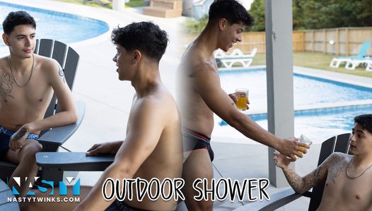 NastyTwinks - ducha al aire libre - Jay Angelo se ducha afuera cuando Jordan Haze lo revisa y se divierte