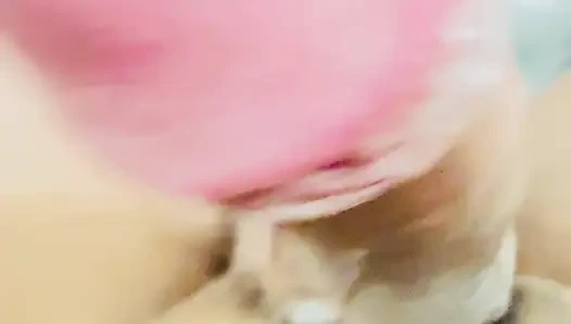 Tubuh istri orgasme gemetar. Oh sayang cepat..