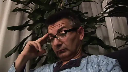 Heißes blondes teen probiert einen reifen schwanz