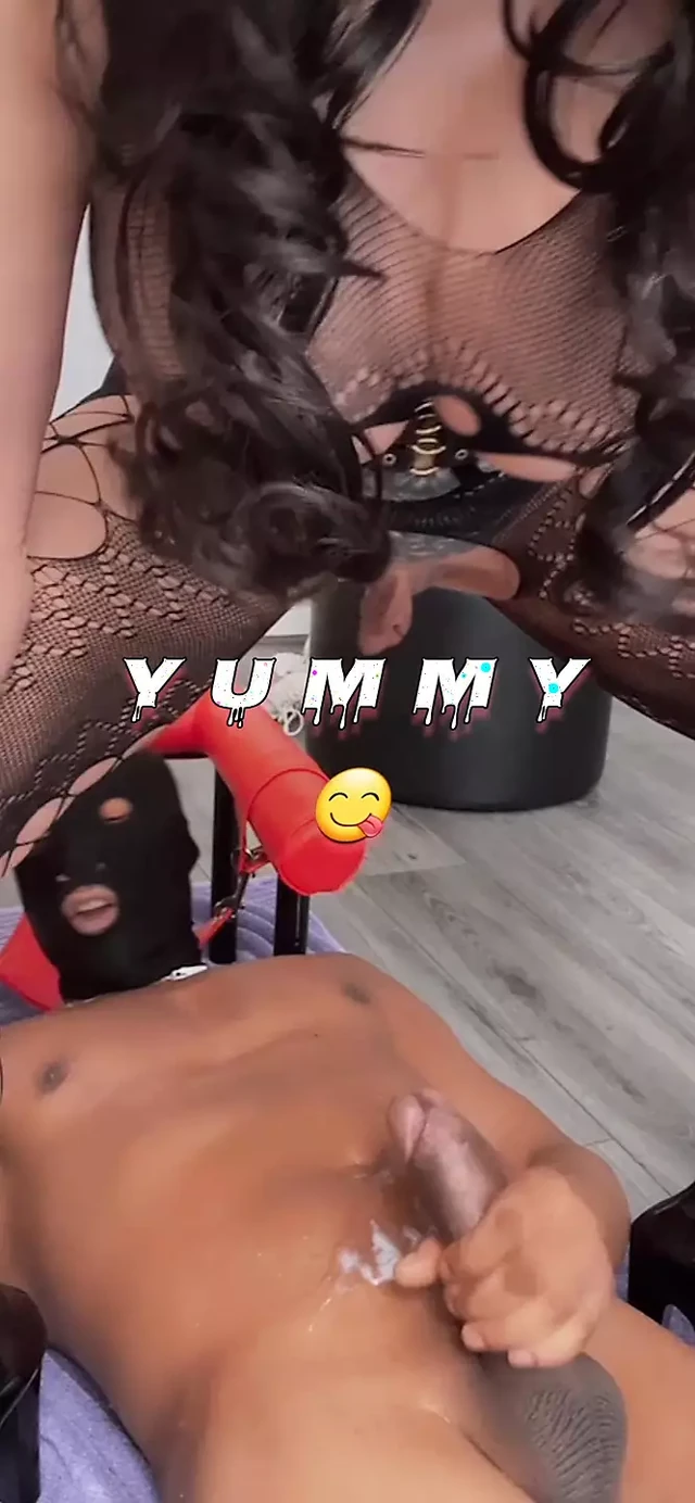 Nicole DuPapillon UK's Longest Labia  - Queen Demands Your Cum