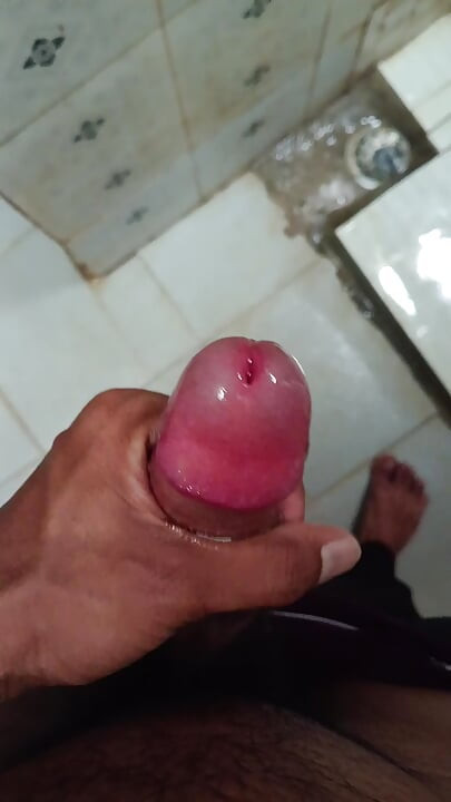 Masturbating, Young guy here for ladies