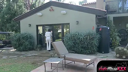 Грудастая милфа Sofie Marie взбирается на ее возбужденный хуй пасынка