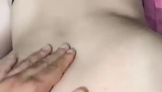 Ateşli orta yaşlı seksi kadın sakso ve domaltarak eğleniyor