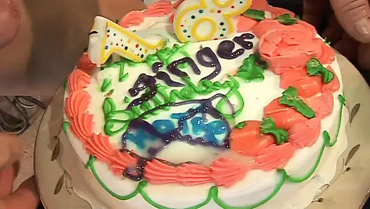 Endlich 18! Sie bekommt zu ihrem geburtstag eine fickparty!