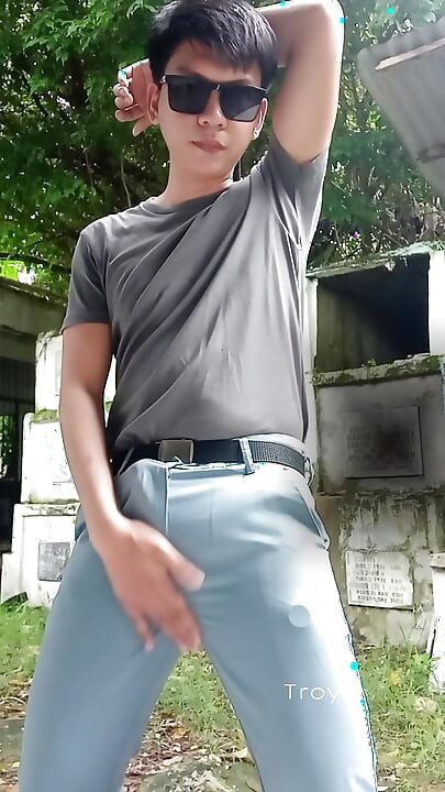 Handsome Pinoy Masturbates at Cemetery - Pinoy Jakol sa Sementeryo