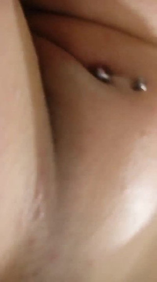 My girlfriend try to make me cum