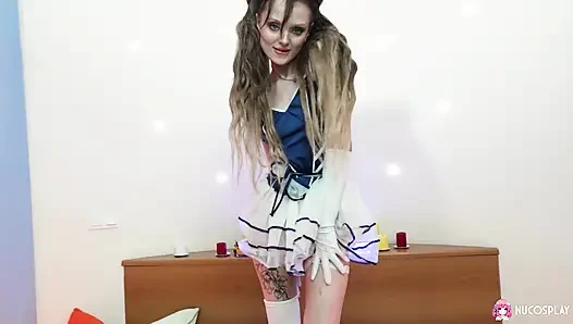 Minik yarak kılıfı Lilith Liber amcığını düzgün bir şekilde genişletiyor