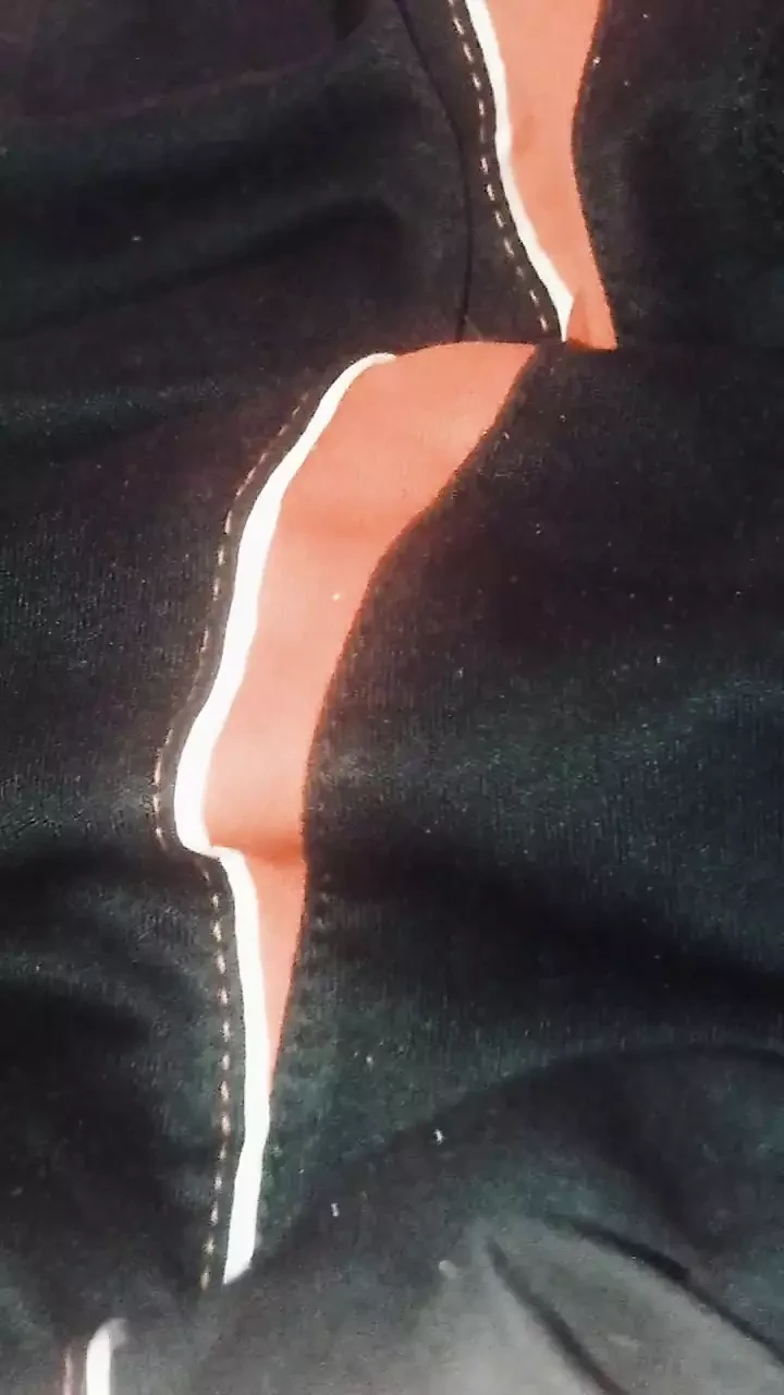 年轻的哥伦比亚人在我的房间里看色情片 - 我自慰