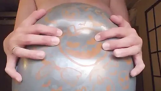 Tease and Pop Oxydized Halloween Balloon - bunny looner [lowres]