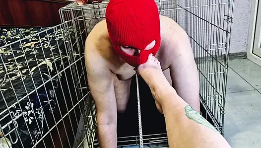 Dominatrix Nika allows the slave to crawl out of the cage so that he kisses, licks her feet, sucks her toes.