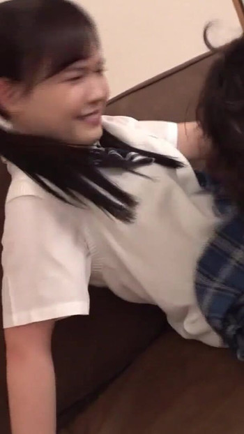 Penghantar tanpa nama, semua yang kita tahu ialah dia mengongkek adik tirinya -2 | Klip 1