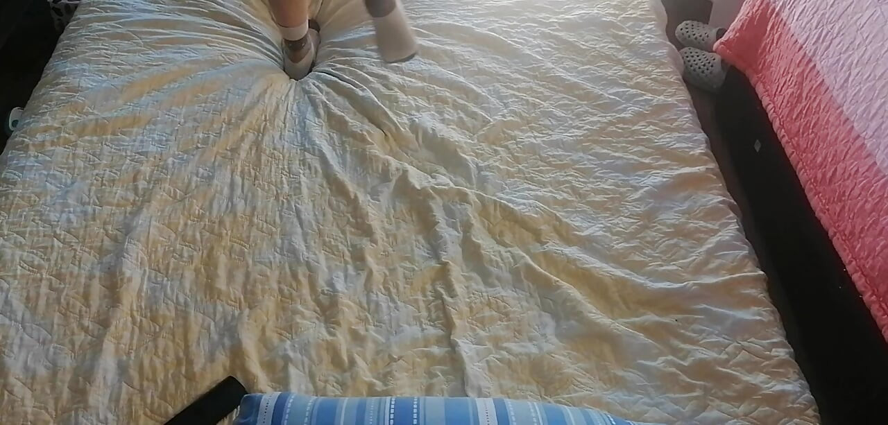 Amateur MILF does yoga naked, hairy pussy, big ass, big tits. Amateur massage with vibrator, naked brunette.