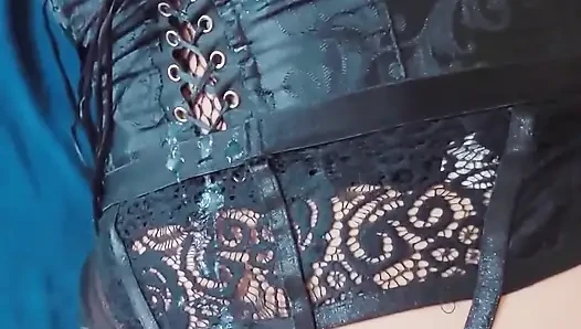 Yaramaz üvey kız kardeş Noel hediyesi olarak sırtına büyük bir boşalma alıyor