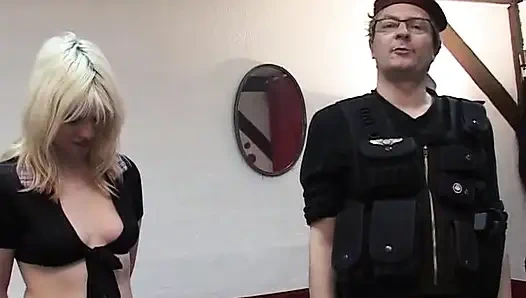 Liliane wird versohlt