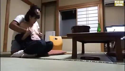 Özel bir oda seansında yakalanan bir kaplıca görevlisinin saatler sonra baştan çıkarılması -sahne.3