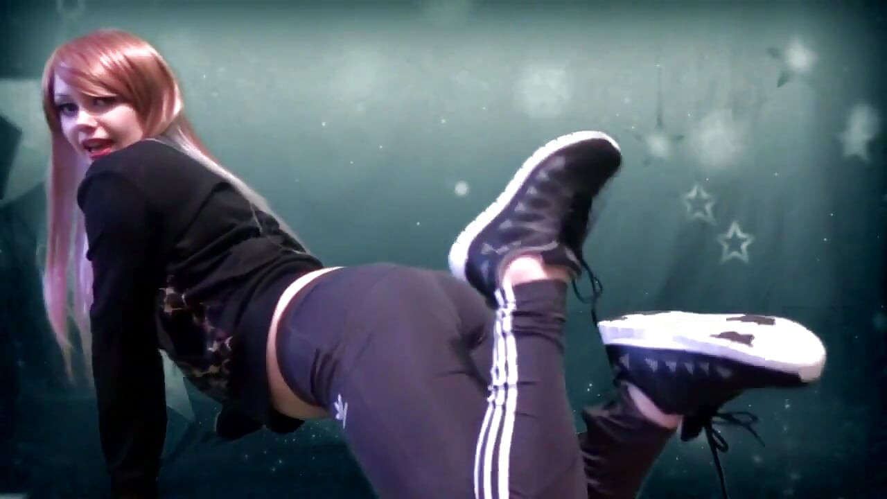 Watch me doing lovely exercises and clean my sport kneeckers