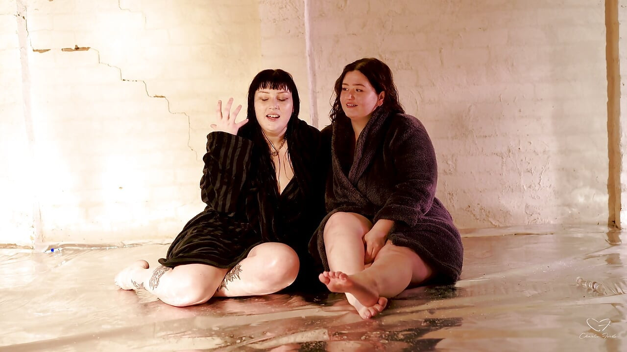 Wywiad: Femme Squirting Z Udziałem Emberly Adams, Celeste Noir
