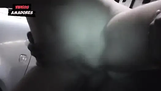 Ich wusch das auto und ich fickte am ende meine frau und ihre verheiratete freundin