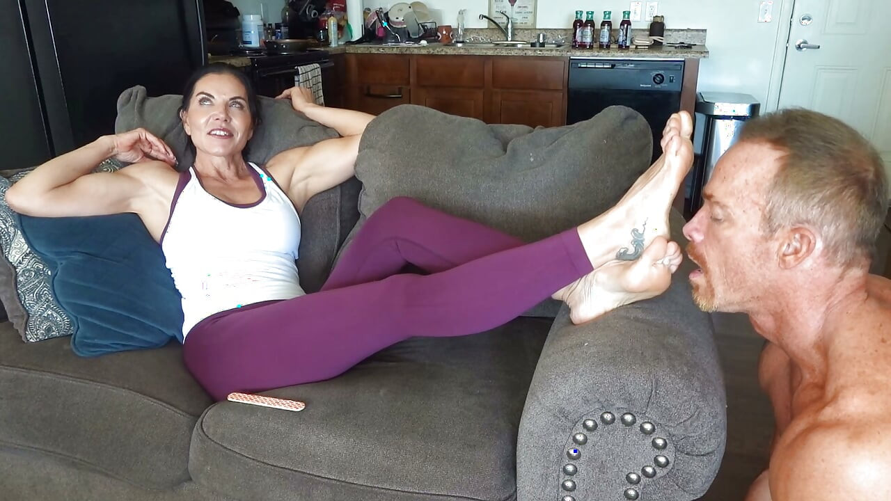 Lick worm cleans my hot, sweaty body! (shoes, feet, armpits and ass)!!