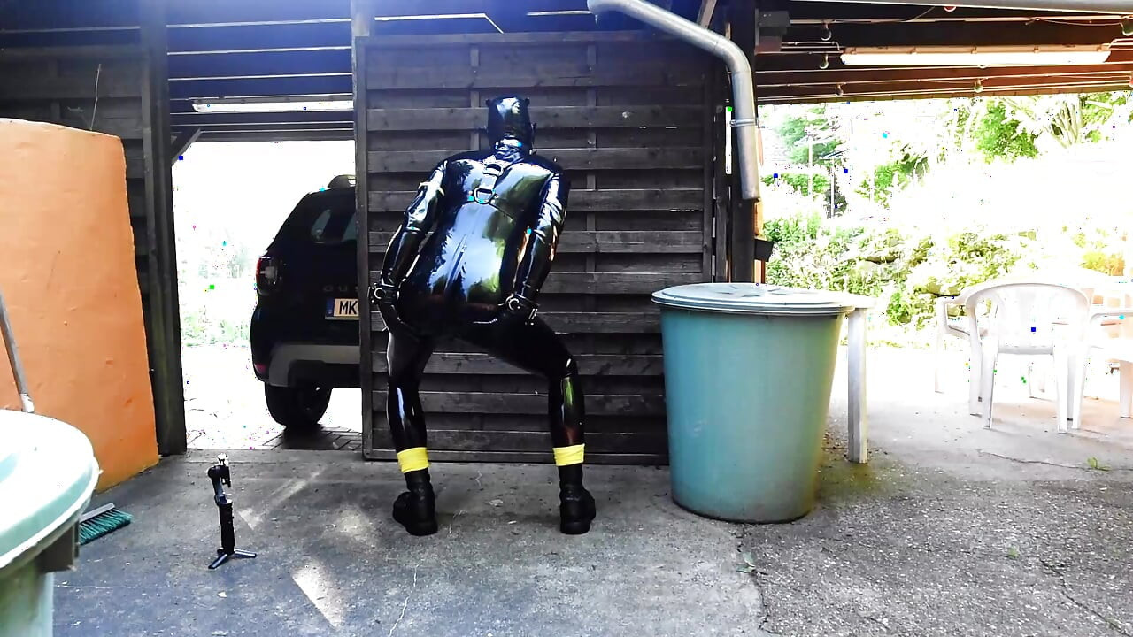 Rubberdrone pissing outdoor