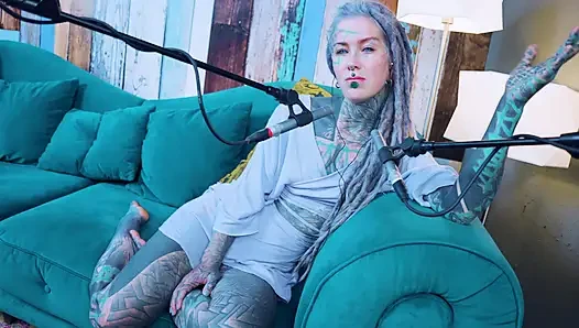 Hakkında konuşuyorum n - gerekli - asmr podcast sfw konuşuyor gotik sıska kız dreadlocks dövmeli model dövmeli kız