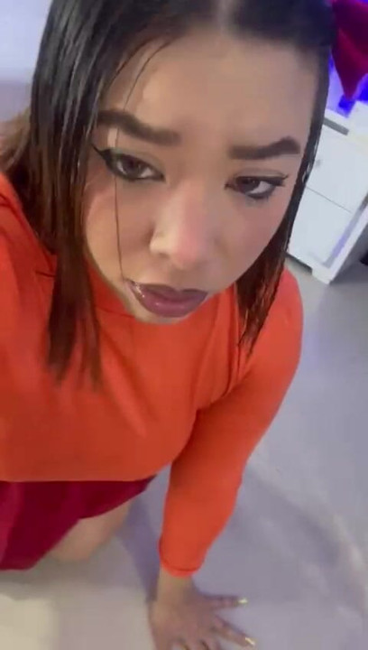 Vilma is in Trouble... Help her now