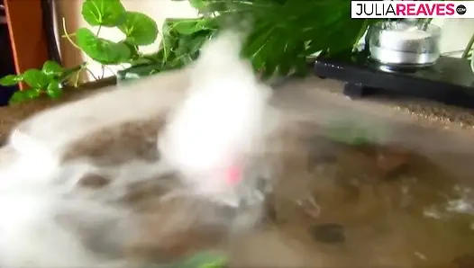 Ateşli kız ateşli üçlü grup sekste kız arkadaşı klitorisini okşuyor ve sikiliyor