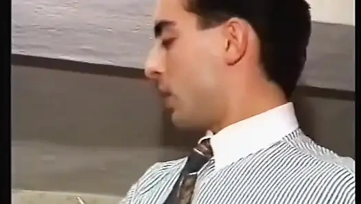 Сексуальную секретаршу трахнули в задницу и кончили внутрь и на лицо двумя большими членами