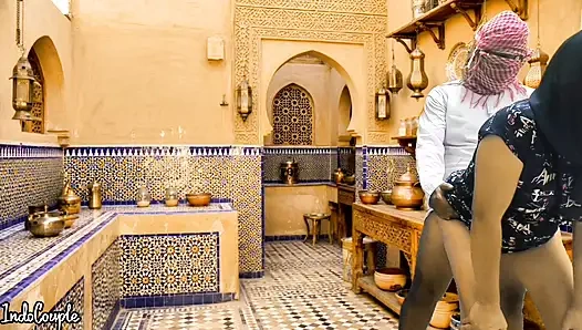 Suudi koca ve İranlı evli kadın mutfakta