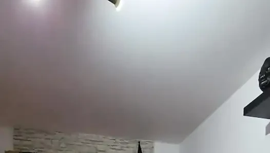 MILF fingert klaffende muschi bis zum tropfenden squirting-orgasmus