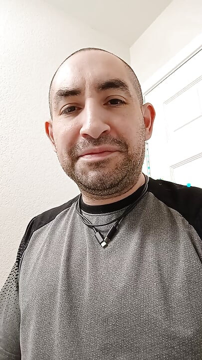 Dildo, jockstrap, dan cincin kontol.