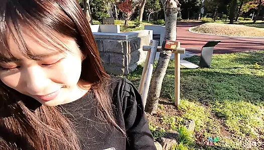 Gravure Model miss Hitomi Kanzaki bekommt Seife in der dusche