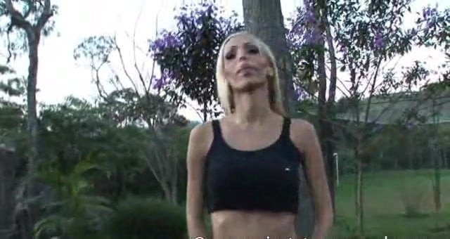 shemale renata haciendo ejercicio