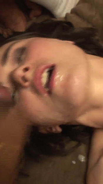 Stunning moment from "Studentin laesst sich auf sexparty von fuenf typen ficken und besamen"