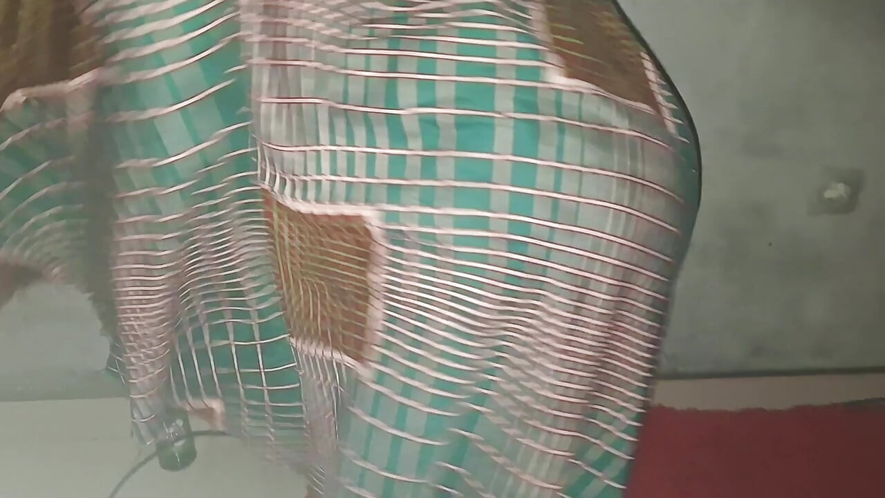 女僕被幹後在黑暗中洗澡