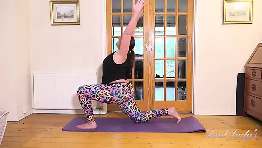 Tantejudys - Trainingszeit Mit Molliger MILF Ruby Cattrall