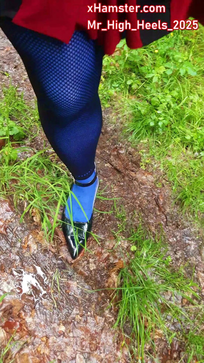Run in blue pants in the mud