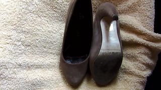 Spuszczanie się na buty macochy 5