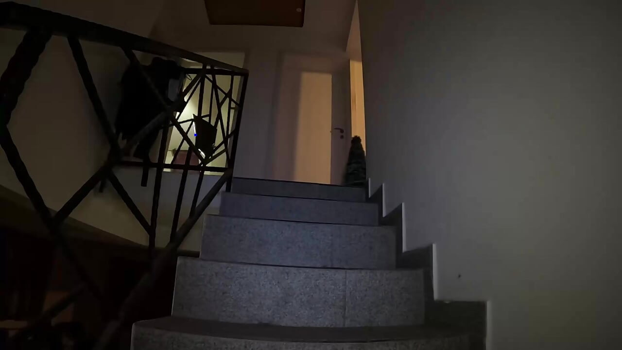 Schody Downjacket Złośliwiec - Miękka Masturbacja I Brudne Szeptanie