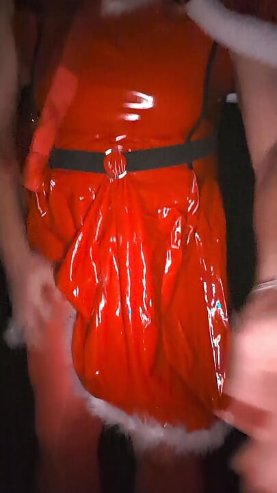 Pissar i sexig jultomten