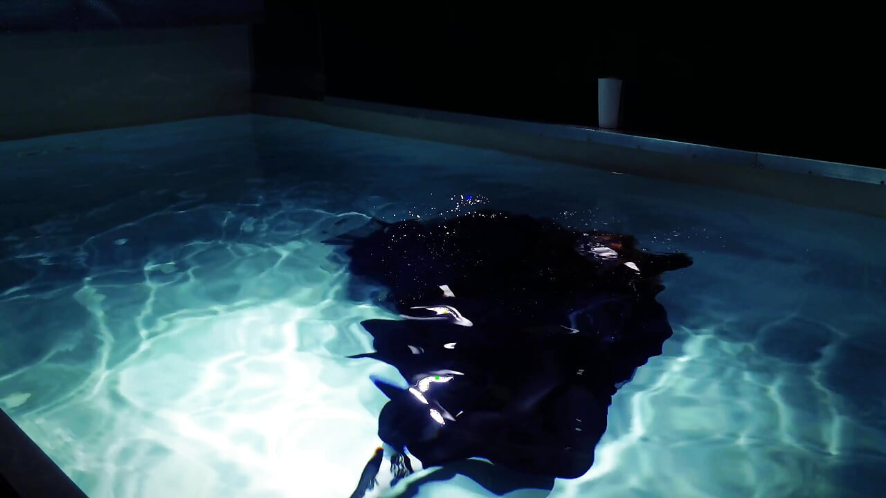 Underwater shooting - full backstage