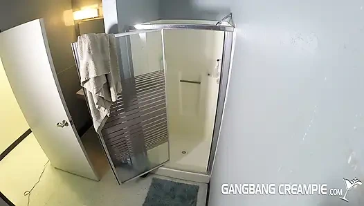 5 kız duşta porno çekimi sonrası sikiliyor