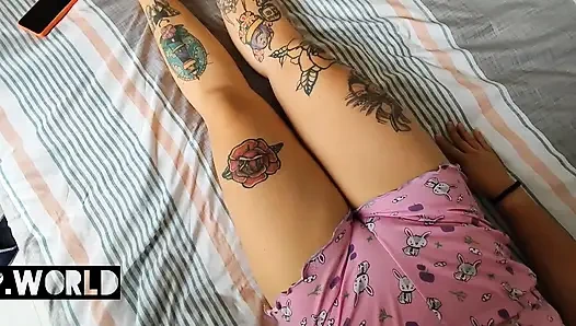 Neue tätowierung, mollige schöne freundin