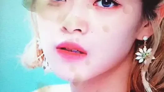 Jeongyeon iki kez boşalıyor